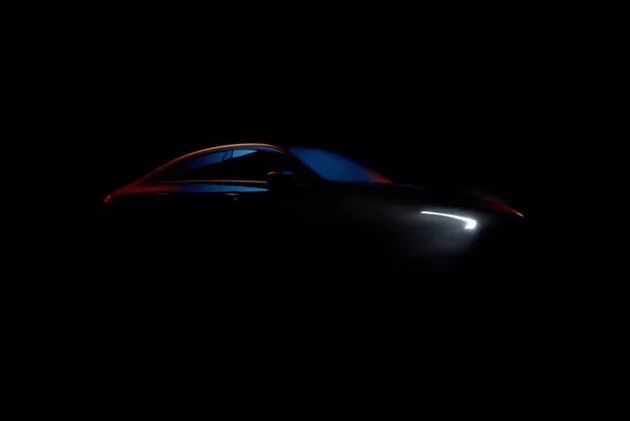 在大雪封闭的山庄里