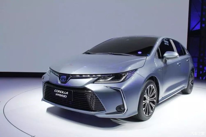 在大雪封闭的山庄里