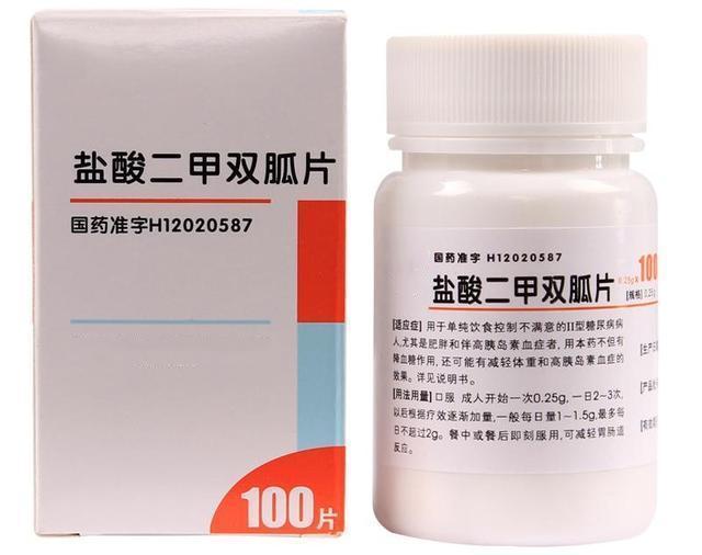 在大雪封闭的山庄里